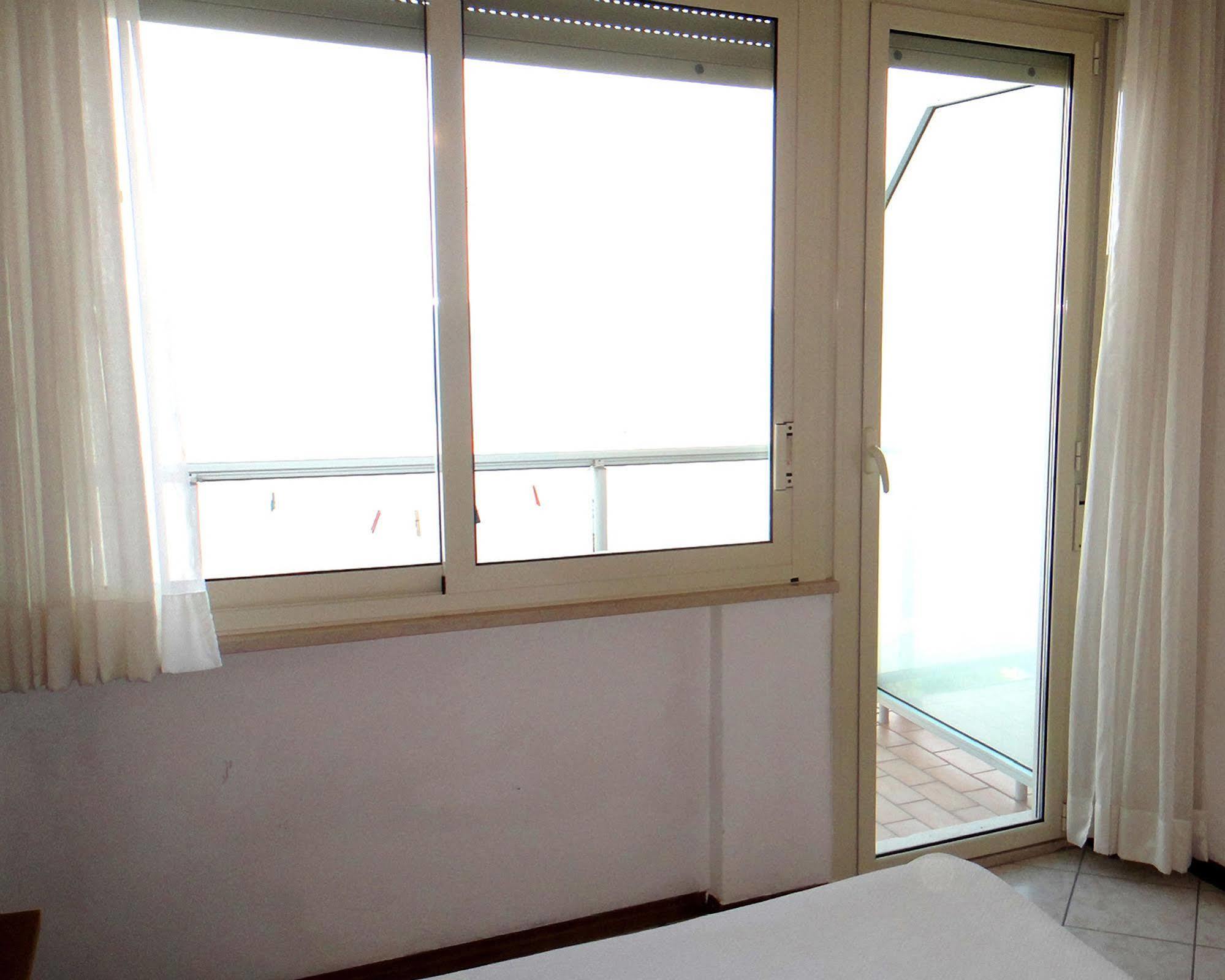 Hotel Caesar Bed And Breakfast Milano Marittima Exterior foto